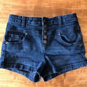 Delia’s • Skyler Highwaisted Short 7/8